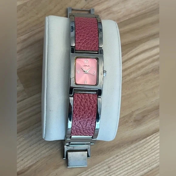 Lorus Ladies Watch Pink Dial Stainless Bracelet with Pink Leather Inlay Vintage lorus quartz ladies stainless steel pink dial bracelet watch  main image 4